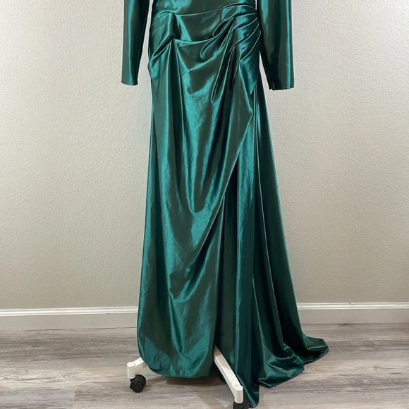 Ieena for MacDuggal green satin deep v long gown size 10 - Picture 3 of 8